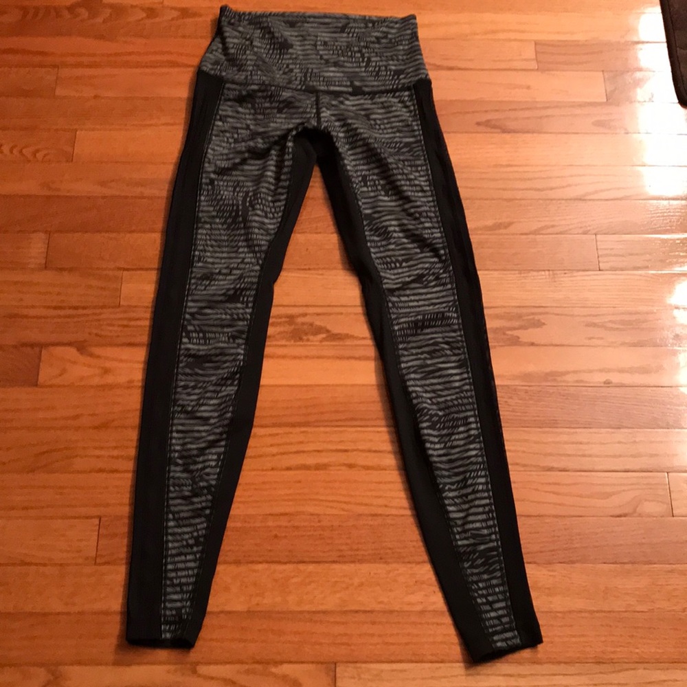 Size 4, high waisted, 7/8 length lulu pants